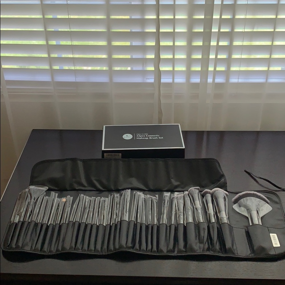 Brand new 32pcs Cosmetic Makeup Brush Set